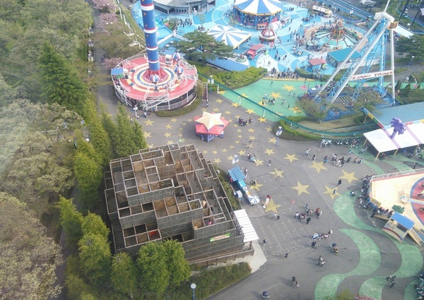 6層立体迷路「MeGaMo」